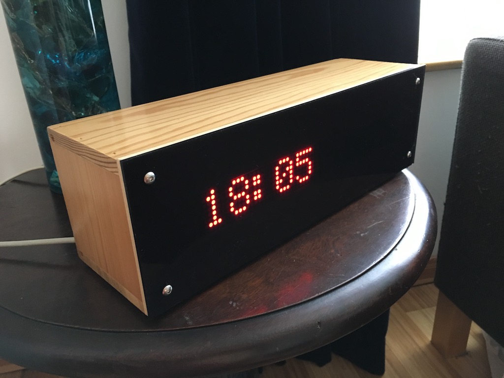 How the finished product looks - a clock on a table.